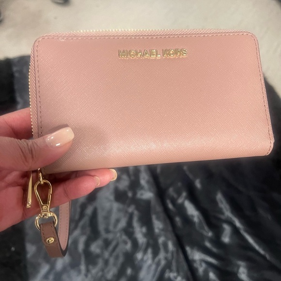 MICHAEL KORS dusty rose wallet , used​ - Picture 10 of 11